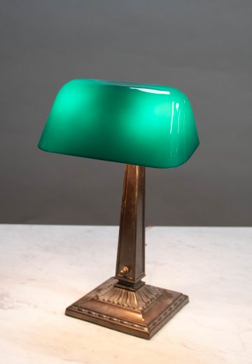 Traditional Banker's Lamp