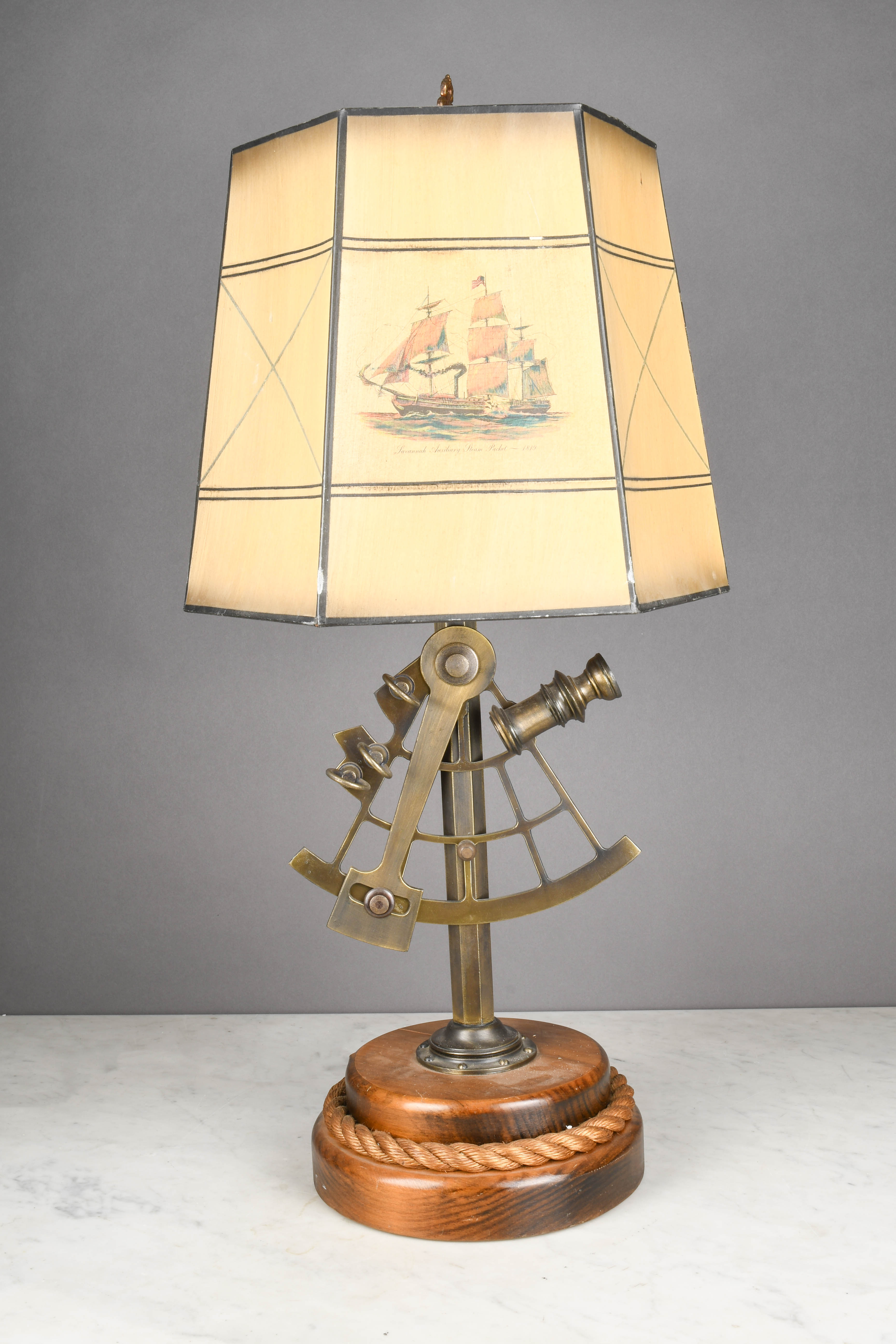 アンティークデザイナーNautical 36?