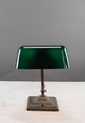 Traditional Banker's Lamp
