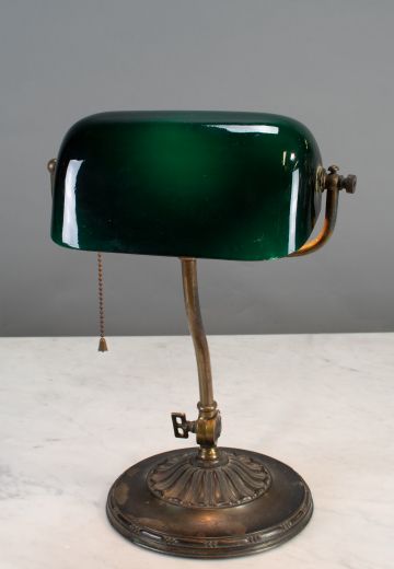 Traditional Banker's Lamp