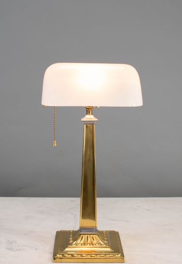 Traditional Banker's Lamp