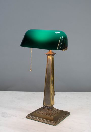 Traditional Banker's Lamp