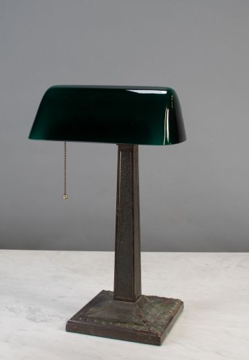 Traditional Banker's Lamp