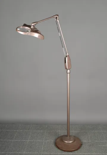 Adjustable Magnifying Glass Fluorescent Floor Lamp