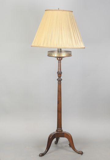 Wooden Footed Table Lamp