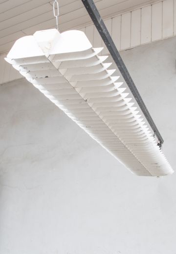 8' Contemporary Modern Fluorescent w/Modern Louvers