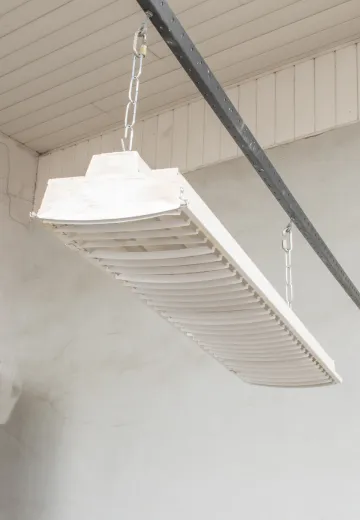 4' White Fluorescent w/Louver Reflector (T8)