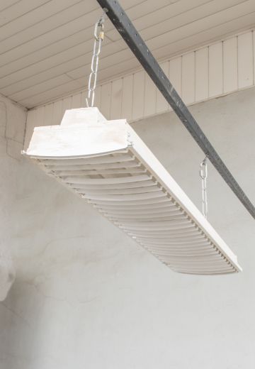 4' White Fluorescent w/Louver Reflector (T8)