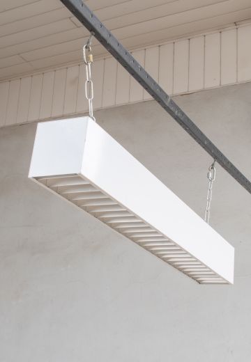 4' Two Bulb Rectangular Box w/ Luv. Reflectors