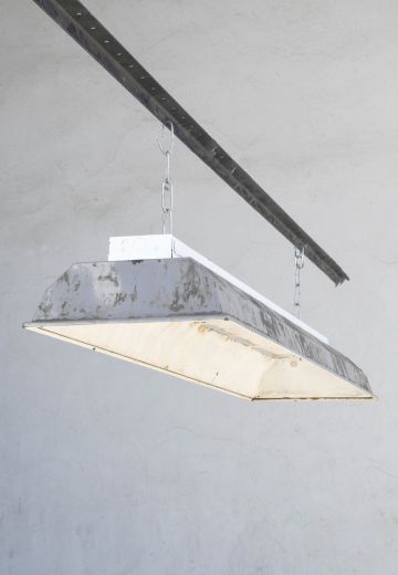4' Old Porcelain Covered 5" Deep Flap Fluorescent