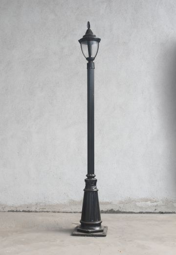Residential Lamp Post (6' Post + Head)
