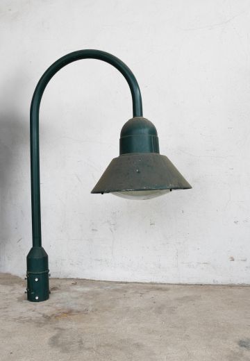 Green Curved Arm Lamp Post Head