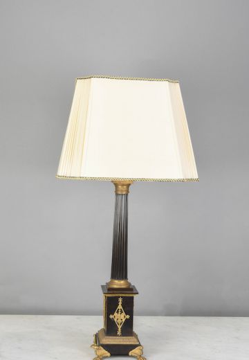 Footed Black Traditional Table Lamp
