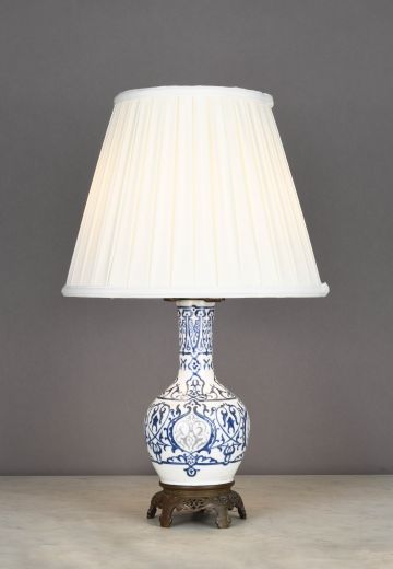Metal Footed Traditional White & Blue Painted Ceramic Table Lamp