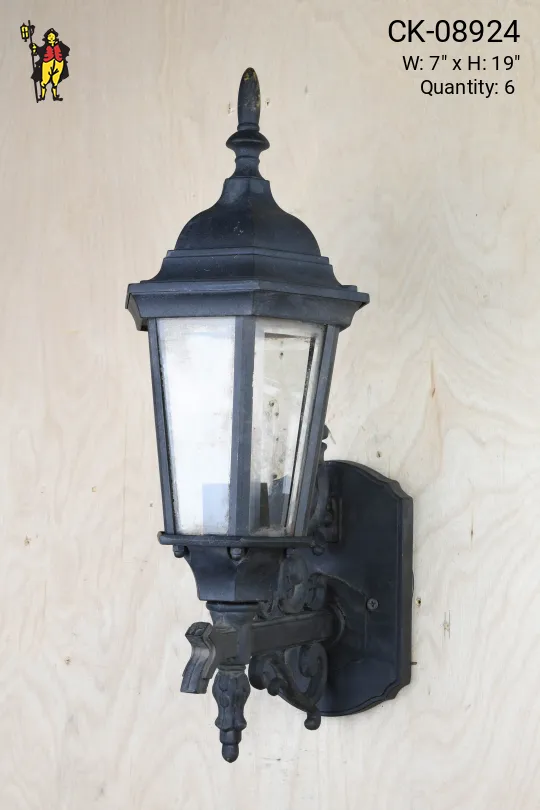 Traditional Park Style Lantern Wall Sconce