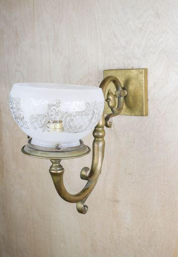 Victorian Brass Curved Arm Wall Sconce