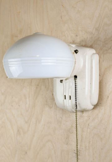 Single Downlight Porcelain Wall Sconce w/Pull Chain