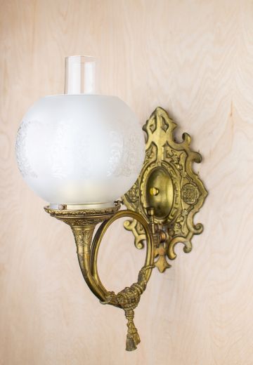 Victorian Cuved Arm Brass Wall Sconce
