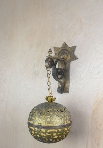 Gothic Brass Pendant Wall Sconce
