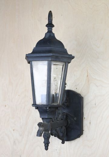 Traditional Park Style Lantern Wall Sconce